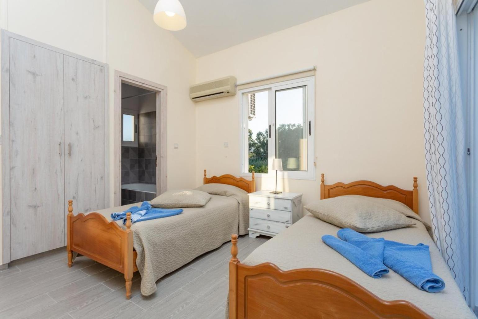 Sun Beach Villa Tria Polis Екстер'єр фото