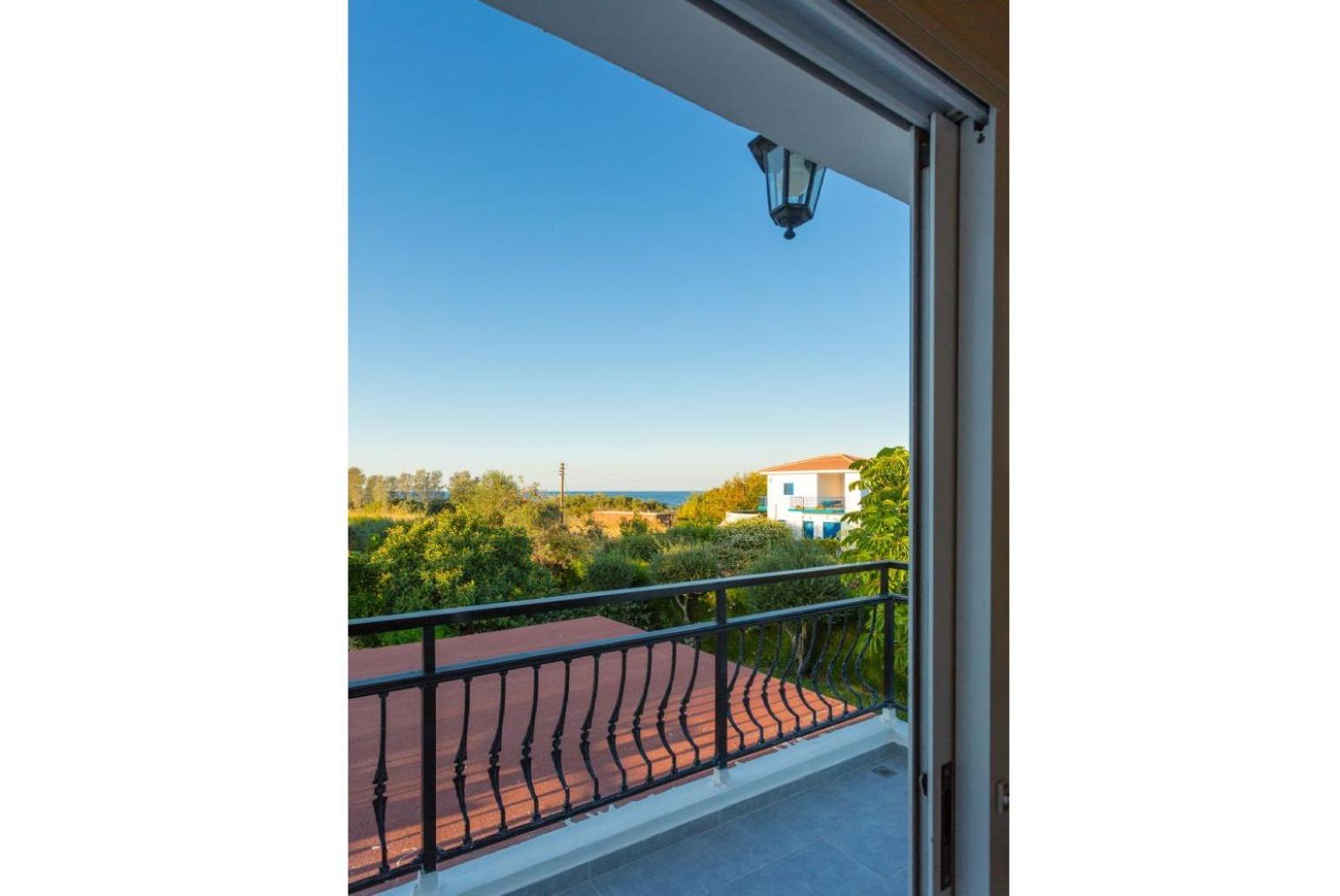 Sun Beach Villa Tria Polis Екстер'єр фото