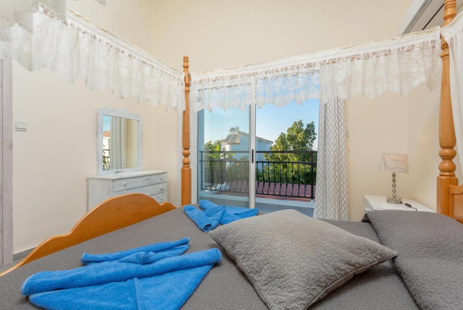 Sun Beach Villa Tria Polis Екстер'єр фото